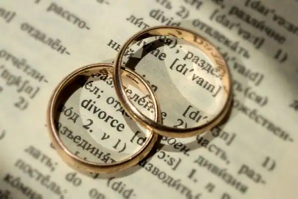 Image of rings removed before divorce mediation Welwyn Garden City
