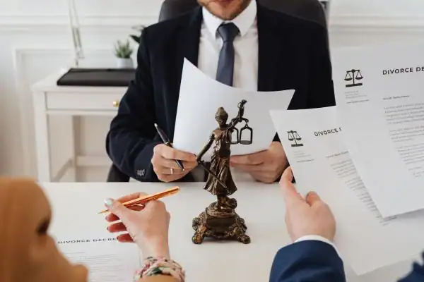 our fees Welwyn Garden City from EH Mediation - image of couple in joint mediation meeting